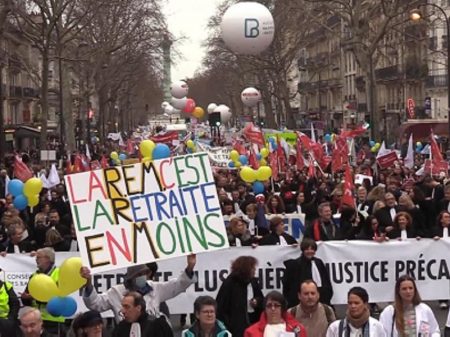 Advogados tomam as ruas de Paris contra ataque de Macron à Previdência