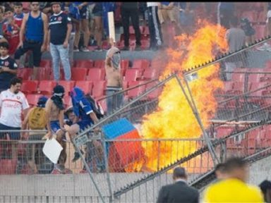 Protesto contra Piñera sacode estádio chileno em jogo pela Libertadores