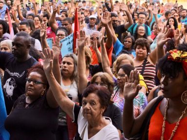 Servidores da Educação de Minas Gerais aprovam greve a partir do dia 11