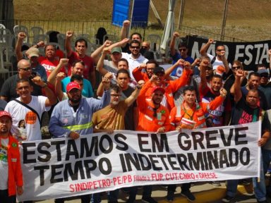 Fechamento de fábrica no PR prejudica país em favor da importação, denunciam petroleiros em greve