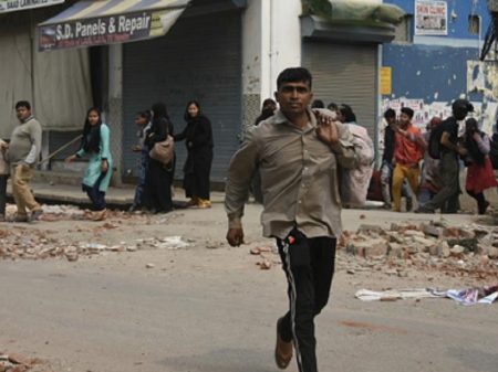 Sonia Gandhi condena lei que discrimina muçulmanos e gerou massacre na Índia