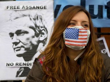 Médicos de 18 países exigem a liberdade de Assange “antes que seja tarde demais”
