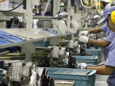 Produção industrial desaba 18,8% em abril
