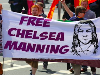 Juiz ordena a libertação de Chelsea Manning