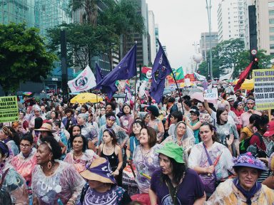 Mulheres vão às ruas de todo o país em defesa da Democracia