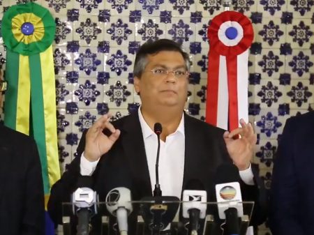 “É hora de Bolsonaro brigar contra o vírus, não com os governadores”, diz Dino