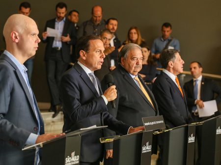 “Governadores estão fazendo o que Bolsonaro não faz, liderar o processo”, critica Doria