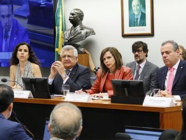 Votação de relatório do novo Fundeb fica para a próxima semana