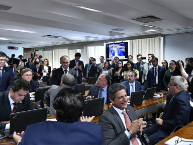 Comissão do Senado aprova PEC dos Fundos, mas garante desenvolvimento da Ciência