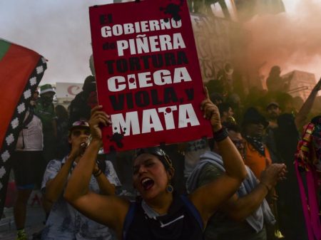 Chile volta às aulas e às ruas contra arrocho e repressão de Piñera