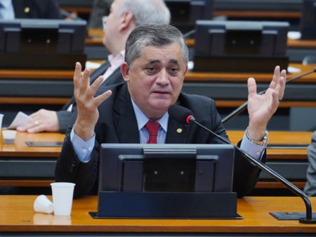 PT ignora acordo com o PDT e faz José Guimarães líder da Minoria