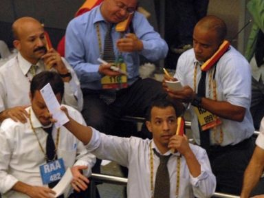 Bolsa desaba 14% e dólar fecha acima de R$ 5