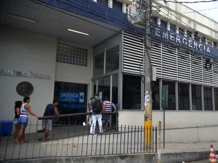 PECs de Guedes tiram 31 bi de serviços públicos