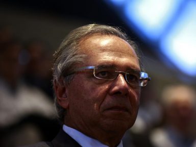 Com economia na UTI, governo culpa vírus
