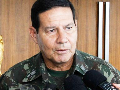 Há males que vêm para o bem, diz Mourão