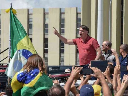 Bolsonaro esclarece o que entende por democracia: “eu sou a Constituição”