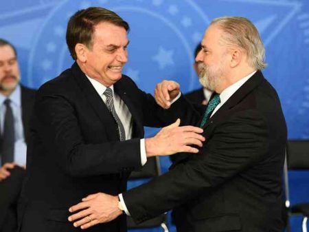 Aras contraria ciência e OMS e diz que Bolsonaro pode extinguir quarentena