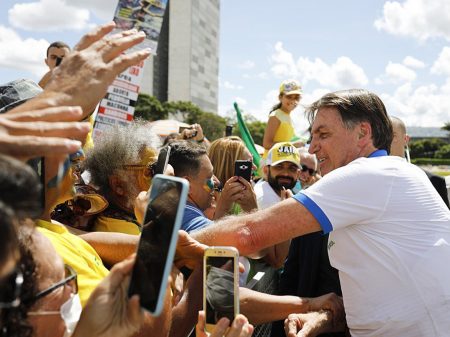 Justiça dá 48 horas para Bolsonaro mostrar seu teste da Covid-19 ao Estadão