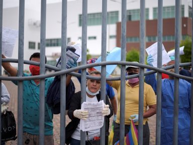 “Não investir na Saúde para pagar FMI é trair o povo”, denunciam equatorianos