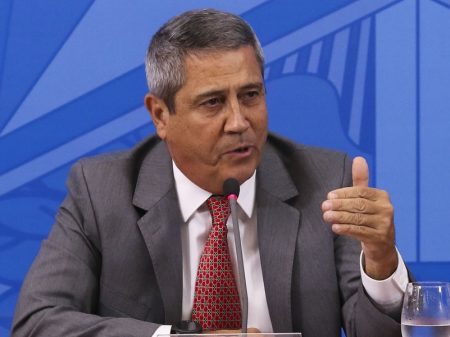 General Braga Netto apresenta plano pró-Brasil