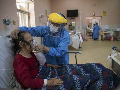 Infecção por Covid-19 duplica e Peru amplia quarentena até 10 de maio