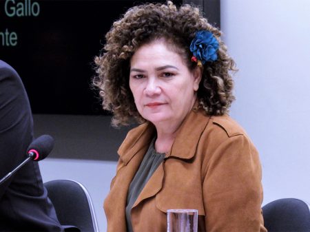 “Bolsonaro comprova sua intenção de aparelhar a PF”, afirma líder do PCdoB