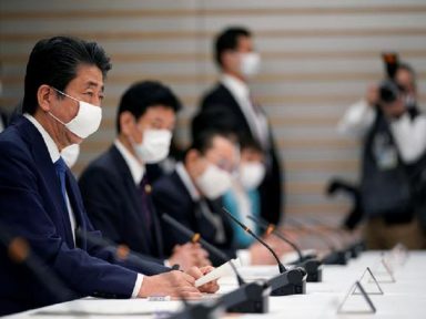 Premiê Abe estende ao Japão inteiro estado de emergência por Covid-19