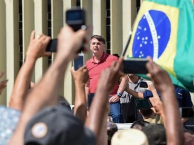 Bolsonaro discursa em ato golpista que quer fechar Congresso e STF