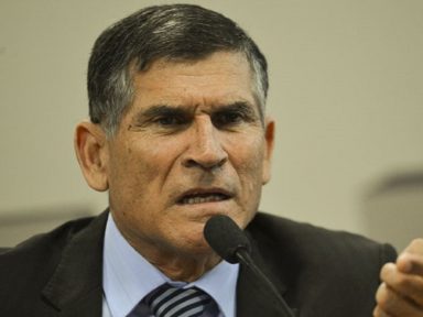 Santos Cruz: ato de Bolsonaro e Pazuello é “um desrespeito” ao Exército