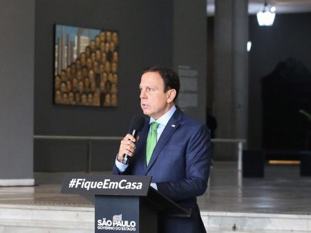 Doria critica “péssimo exemplo” de Bolsonaro que atrapalha o isolamento social