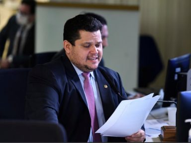 Senado aprova ajuda a estados e municípios