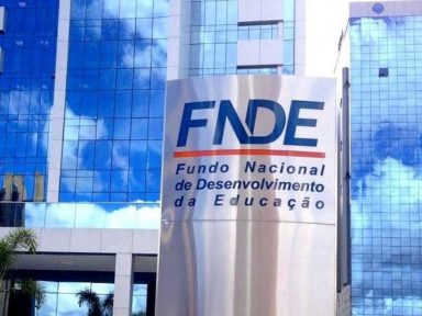 Órgão do MEC aparelhado por Bolsonaro manda prefeitura fraudar documento sobre verba do orçamento secreto