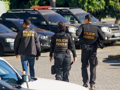 Policiais federais protestam contra congelamento salarial de servidores