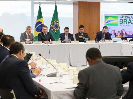 Em vídeo, Bolsonaro diz que troca na PF do Rio era para proteger sua família