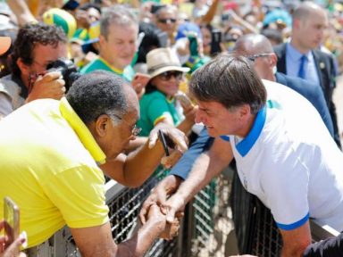 Revista The New Yorker: “Bolsonaro se comporta com absoluta irresponsabilidade”