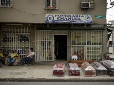 Pandemia no Equador: mortes e impagáveis contas em dólares