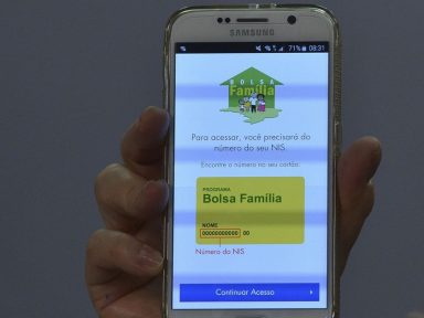 Auxílio emergencial foi negado a 700 mil beneficiários do Bolsa Família