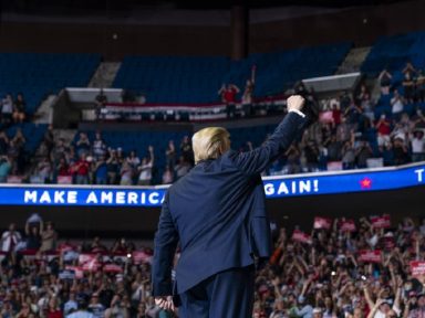 Comício de Trump em Tulsa não consegue encher arena