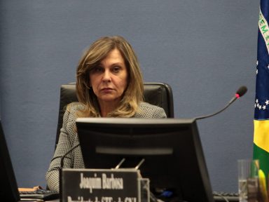 Lindôra quer prorrogar para depois da eleição fim de inquérito contra Bolsonaro
