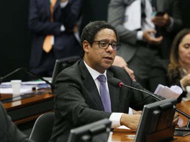 “MP de Bolsonaro-Weintraub é autoritária e ilegal”, afirma Orlando Silva