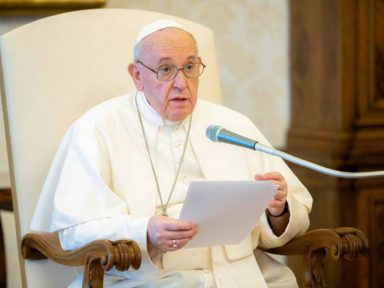 Papa diz que “racismo é intolerável” e solidariza-se com a família de Floyd
