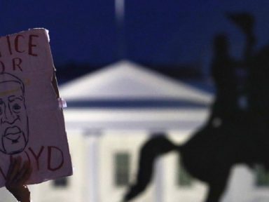 Diante de protestos, Trump se escondeu e mandou apagar luzes na Casa Branca