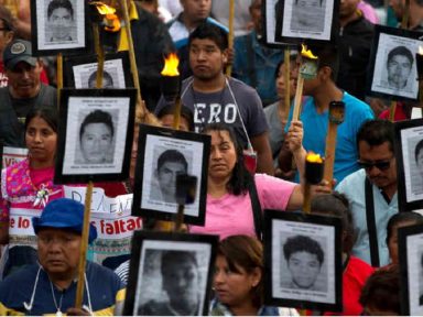 México emite ordens de captura contra autores da chacina de 43 estudantes