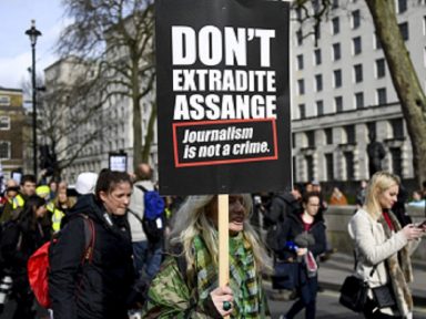 Organizações internacionais de jornalismo exigem a libertação de Assange