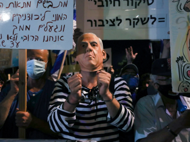 Manifestantes em Jerusalém e Tel Aviv pedem cadeia para Netanyahu