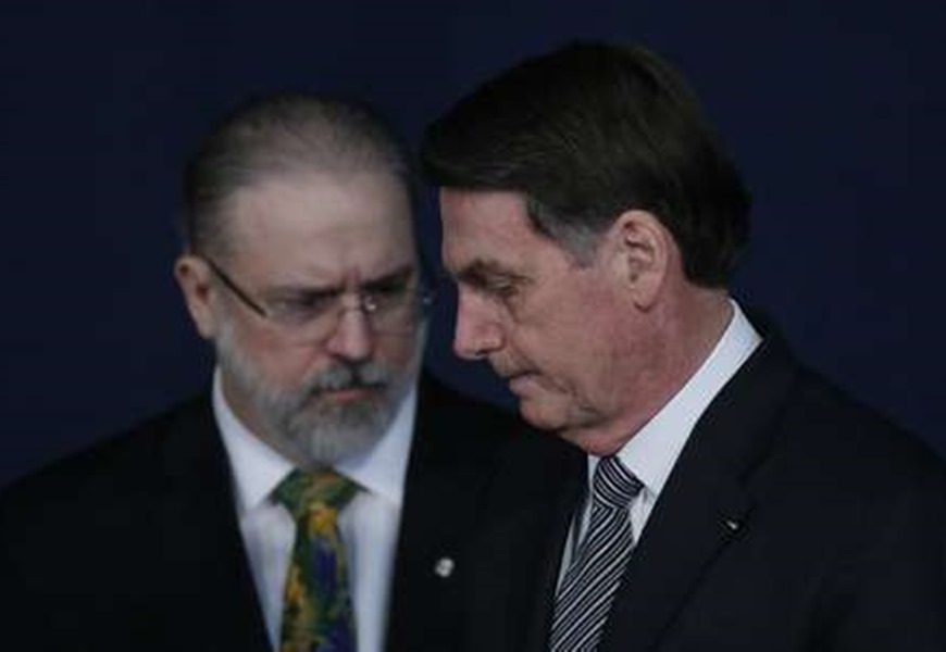 Bolsonaro busca atrair Aras para sua blindagem a ladrões do colarinho  branco – Hora do Povo