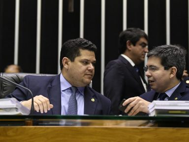 Senador pede a Alcolumbre devolução do novo veto de Bolsonaro ao uso de máscara