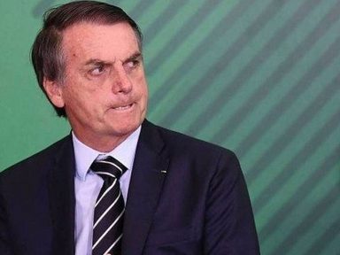 Bolsonaro ameaça repórter que lhe perguntou sobre Queiroz