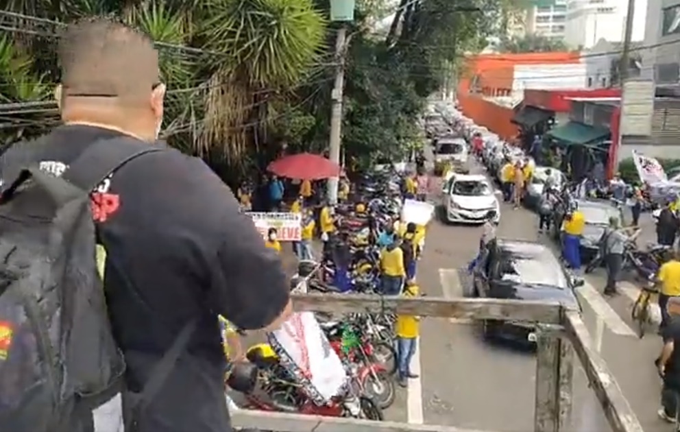 Em greve, funcionários dos Correios fazem carreata pelo centro de São Paulo Hora do Povo