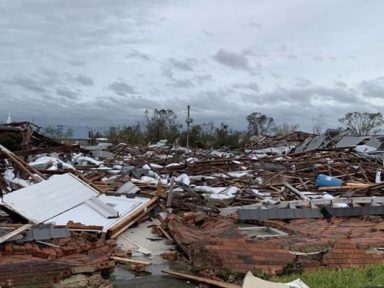 Furacão atinge Luisiana após Trump cortar recursos à calamidade